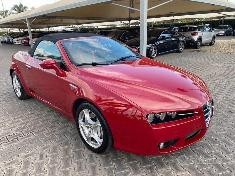 Begagnad Alfa Romeo Spider 210 HK (154 kW) 2008 Röd Cab
