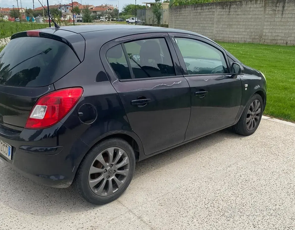 Usata Opel Corsa 85 CV (62 kW) 2010 Utilitaria