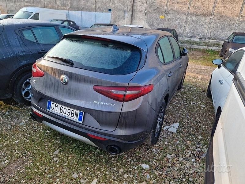 Usata Alfa Romeo Stelvio 190 CV (139 kW) 2022 Grigio SUV