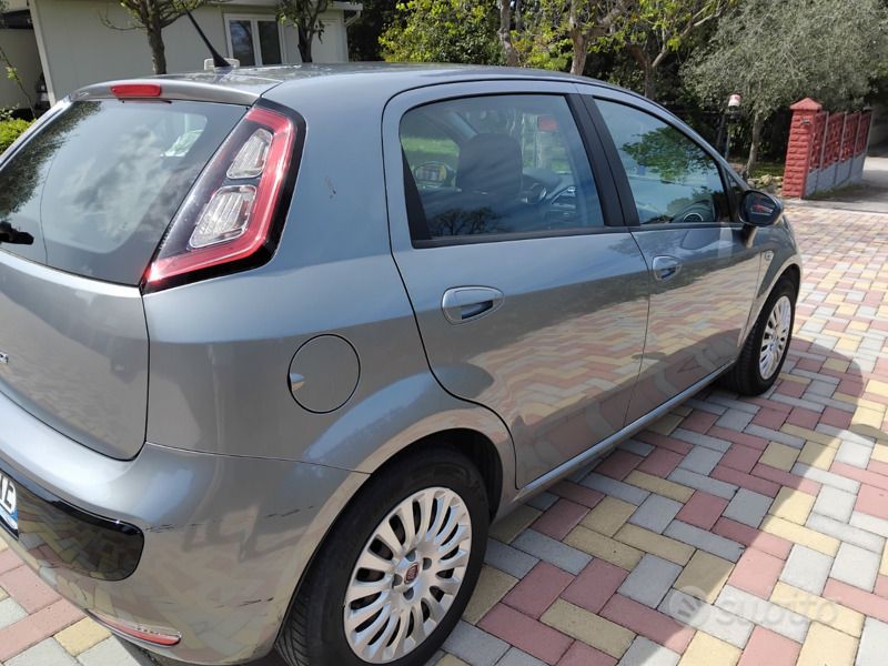 Usata Fiat Grande Punto 90 CV (66 kW) 2012 Grigio Utilitaria