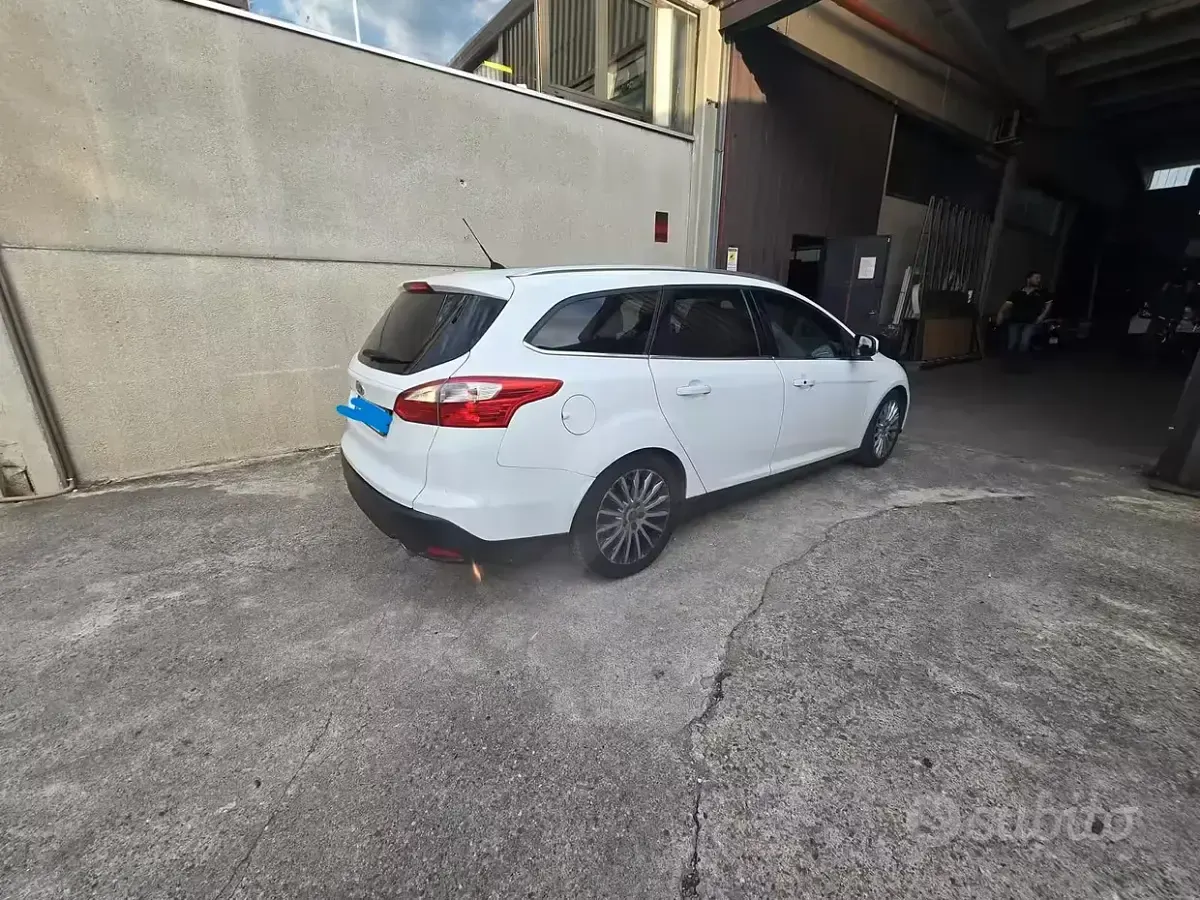 Usata Ford Focus 116 CV (85 kW) 2013 Bianco Berlina