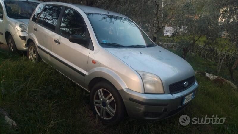 Usata Ford Fusion 80 CV (58 kW) 2005 Grigio Berlina