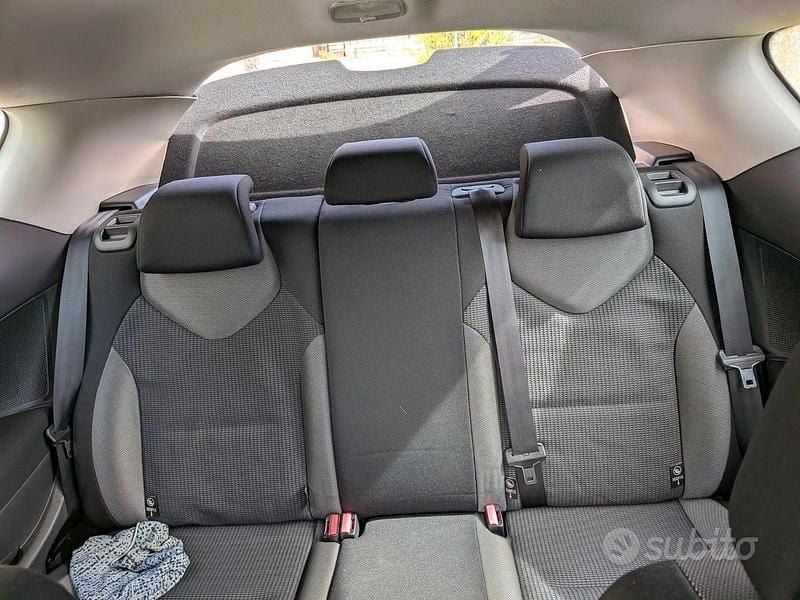 Usata Peugeot 308 112 CV (82 kW) 2008 Nero Berlina