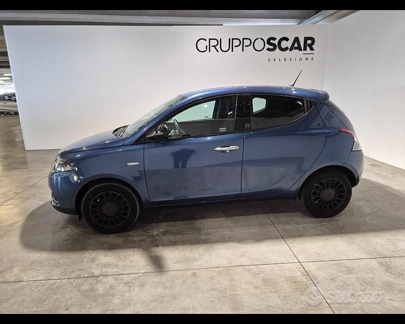 Usata Lancia Ypsilon 69 CV (50 kW) 2021 Blu Utilitaria
