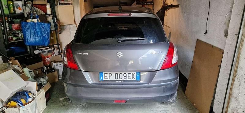 Usata Suzuki Swift GL 94 CV (69 kW) 2012 Argento Utilitaria