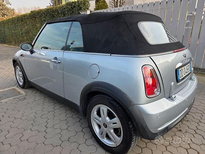 Usata Mini Cooper Cabriolet 116 CV (85 kW) 2006 Argento Cabrio