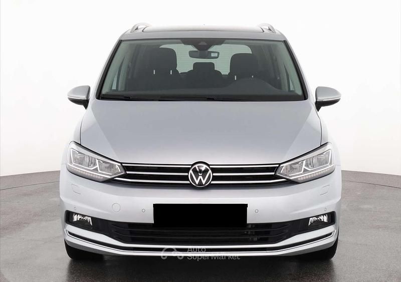 Usata VW Touran Highline 151 CV (111 kW) 2022 Argento metallizzato Monovolume