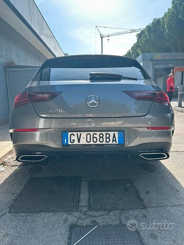 Begagnad Mercedes CLA200 Shooting Brake 163 HK (119 kW) 2024 Grå Kombi