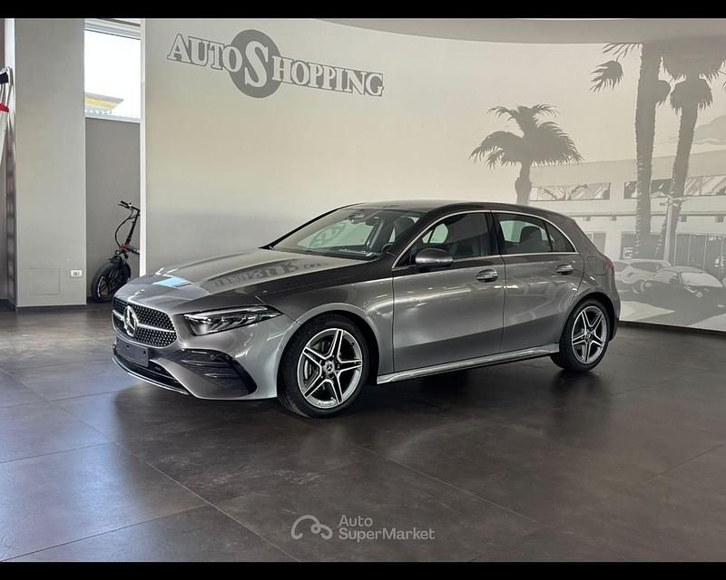 Nuova Mercedes A200 AMG Line Premium 150 CV (110 kW) 2026 Gray Berlina
