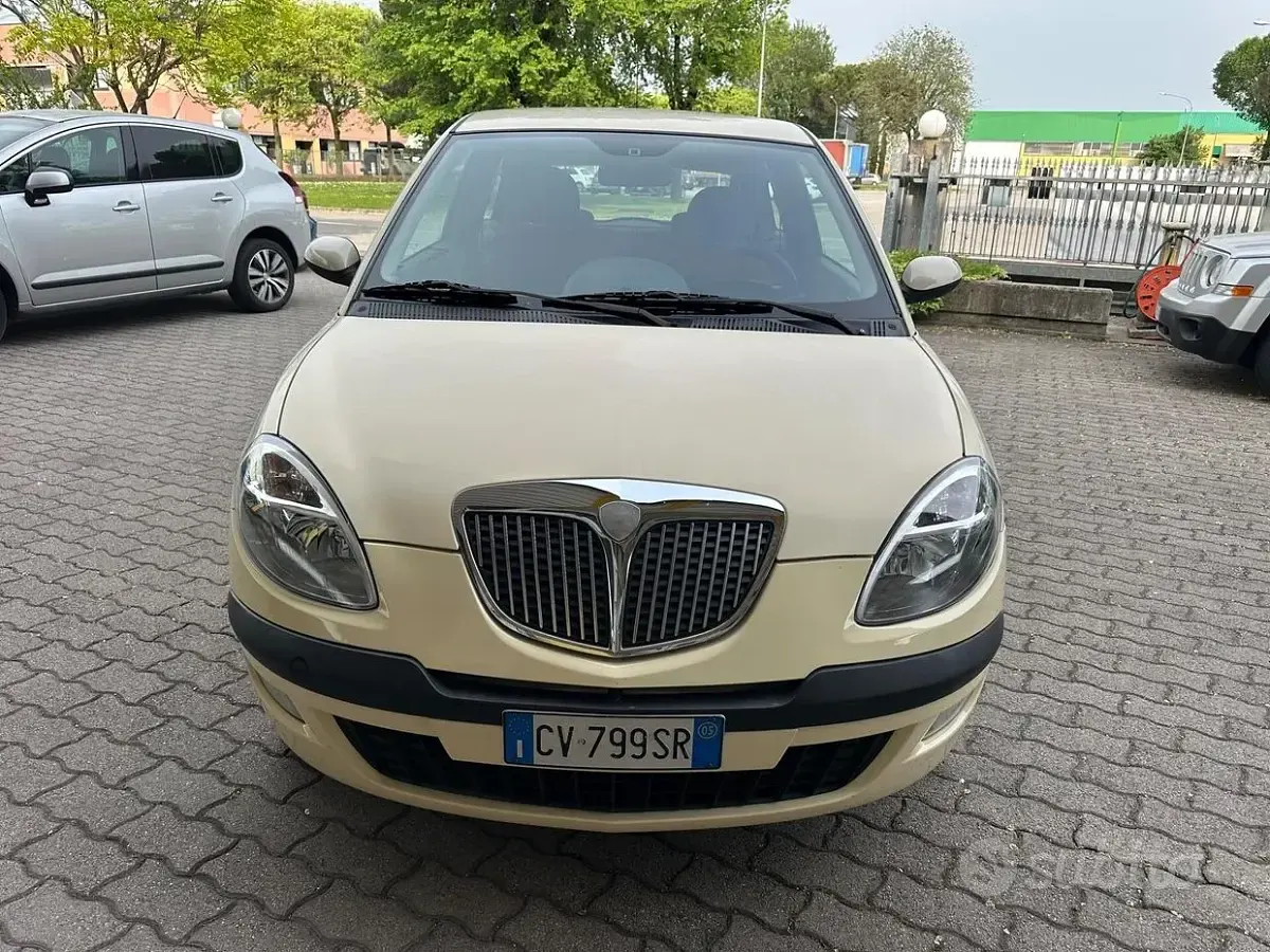 Usata Lancia Ypsilon 60 CV (44 kW) 2005 Beige Utilitaria