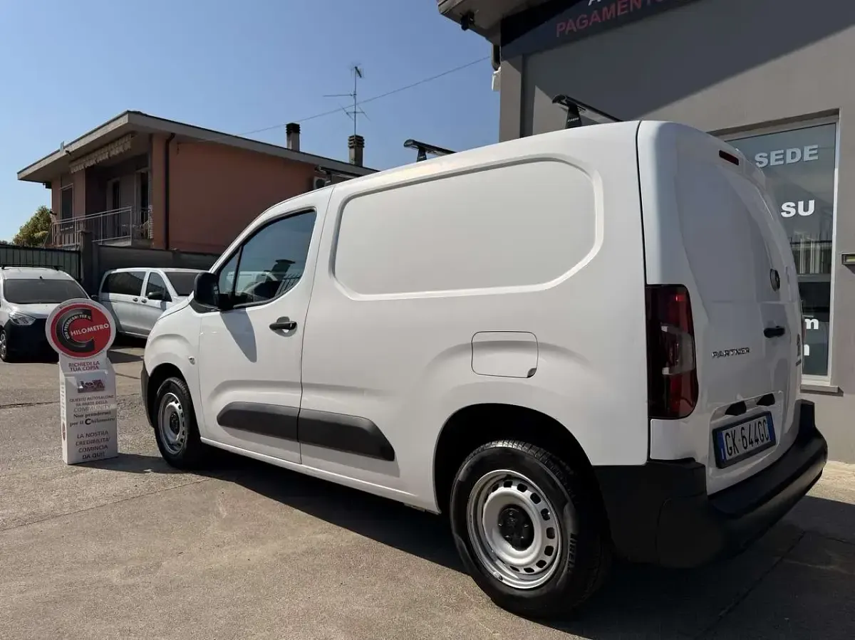 Usata Peugeot Partner Premium 101 CV (74 kW) 2022 Bianco Monovolume