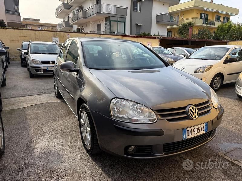 Usata VW Golf VI Comfortline 102 CV (75 kW) 2008 Grigio Utilitaria
