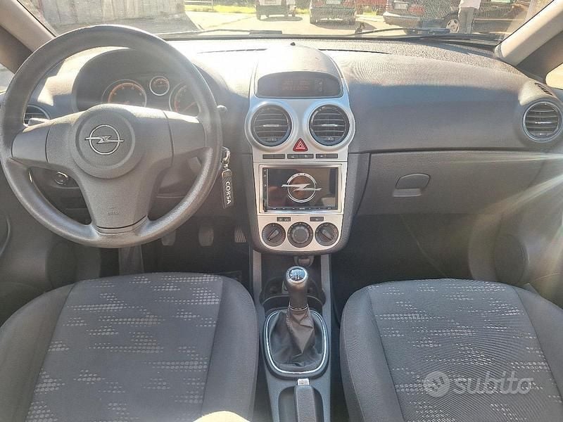 Usata Opel Corsa 2012 Grigio Berlina
