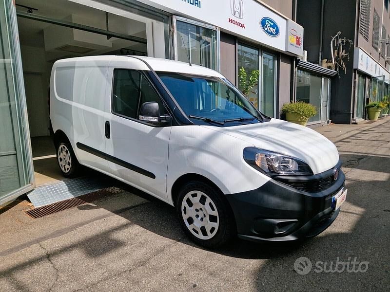 Usata Fiat Doblò S 120 CV (88 kW) 2021 Bianco Monovolume