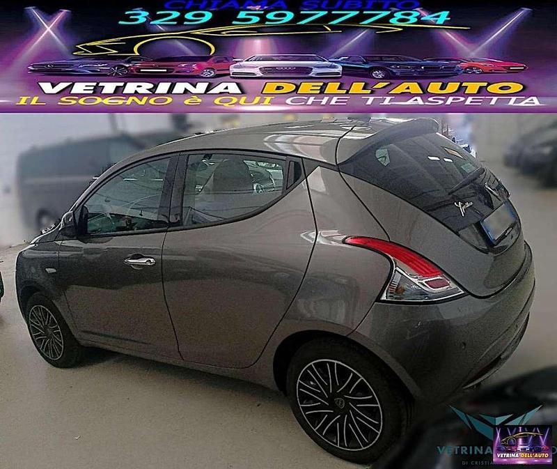Usata Lancia Ypsilon S 69 CV (50 kW) 2022 Grigio chiaro Utilitaria