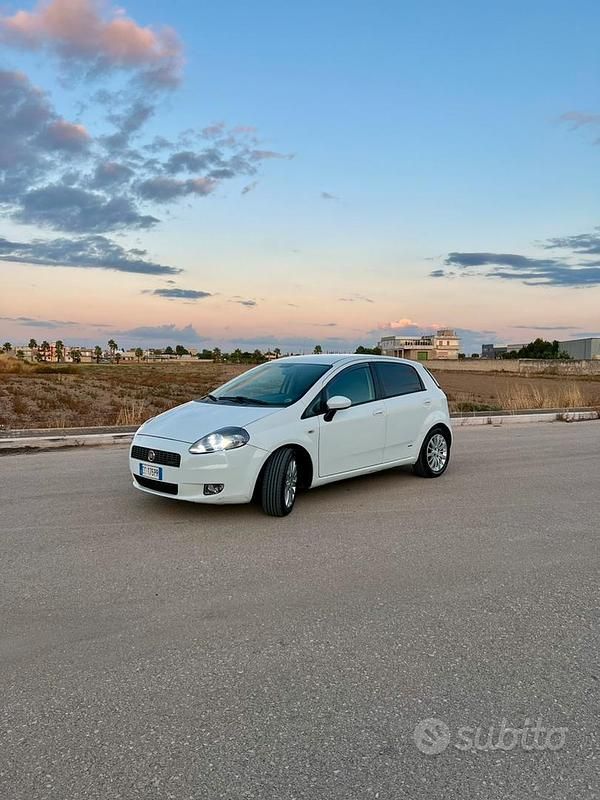 Usata Fiat Grande Punto 90 CV (66 kW) 2007 Bianco Utilitaria