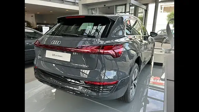 Usata Audi Q8 e-tron Advanced Plus 250 kW (340 CV) 2023 Grigio SUV