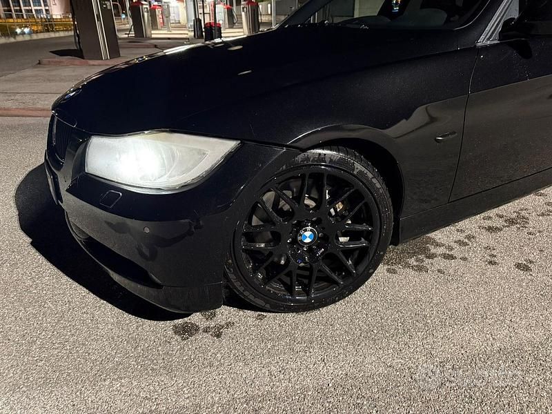 Begagnad BMW 330 245 HK (180 kW) 2006 Svart Sedan