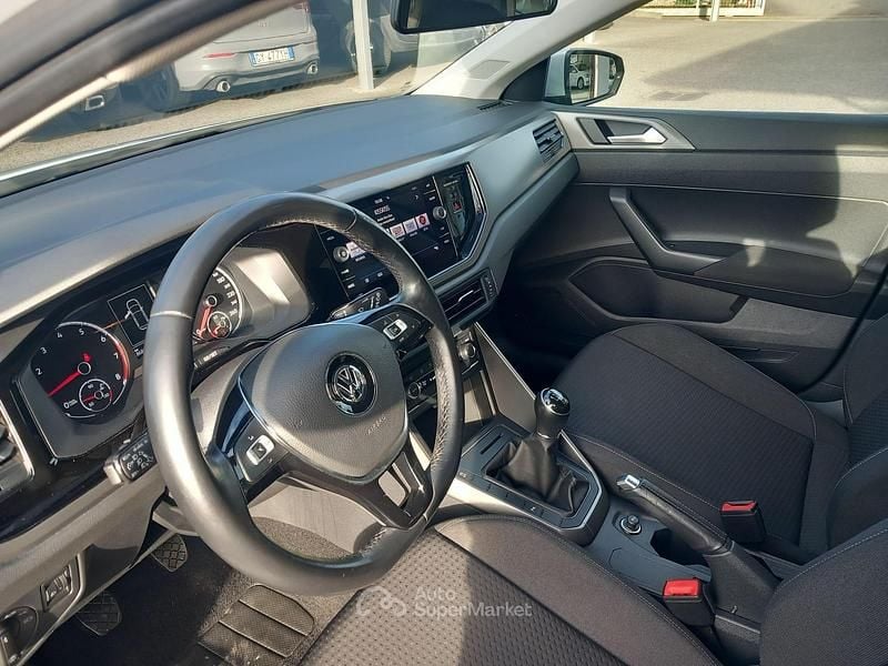 Usata VW Polo Comfortline 80 CV (58 kW) 2019 Gray Berlina