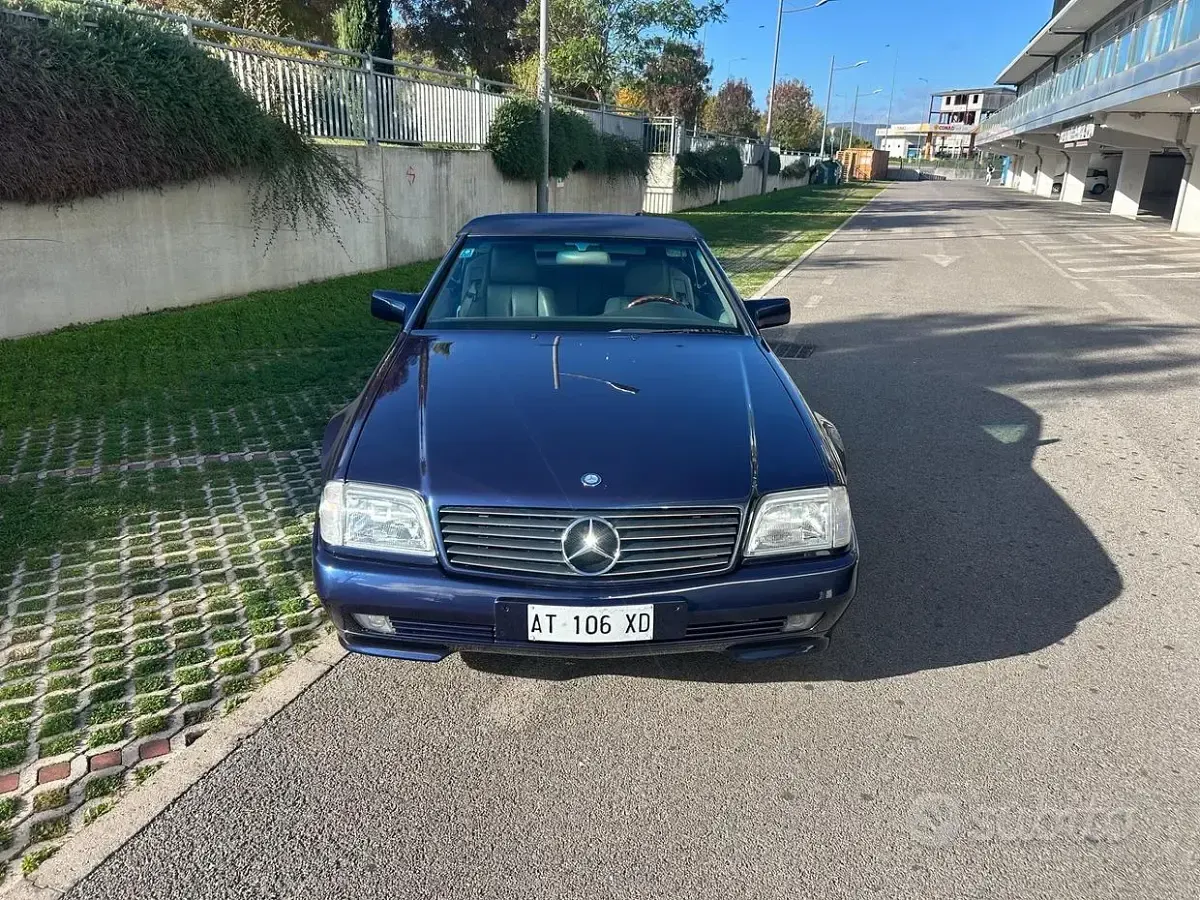 Usata Mercedes SL500 231 CV (169 kW) 1998 Blu Cabrio