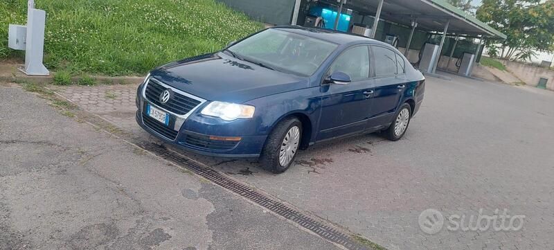 Usata 2005 VW Passat Tre volumi | 2200 € (Buon prezzo) - Immagine 1/4