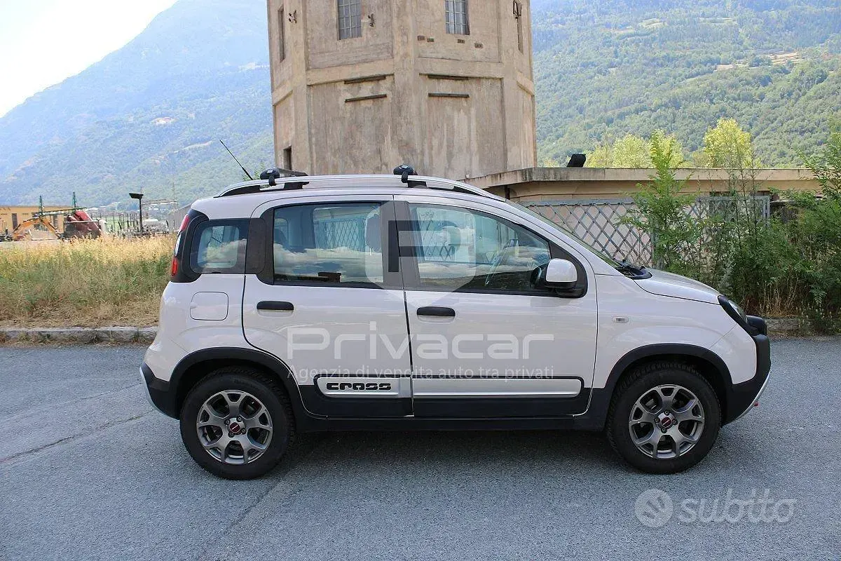 Usata Fiat Panda Cross Cross 90 CV (66 kW) 2017 Viola/lilla Utilitaria