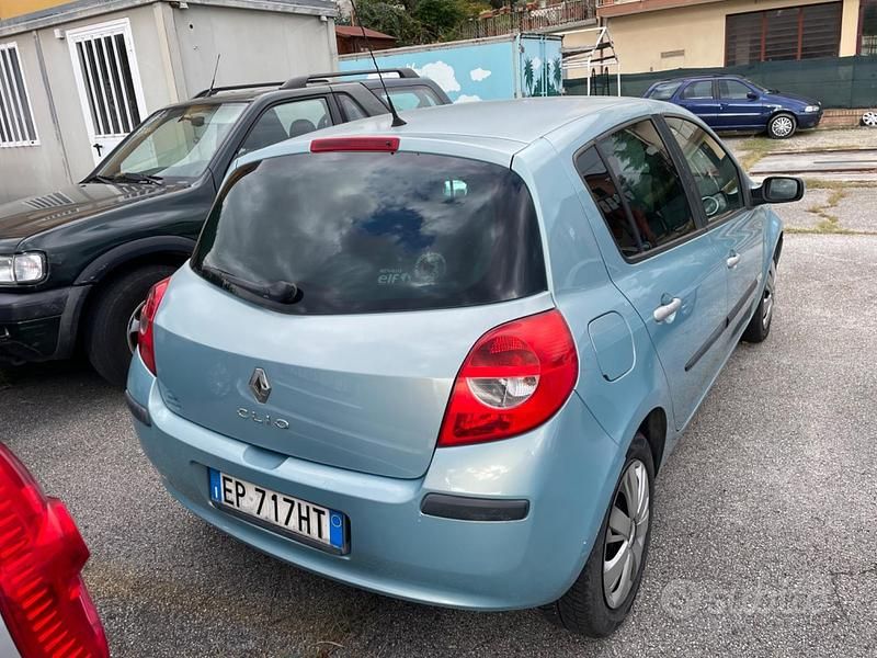 Usata Renault Clio II 105 CV (77 kW) 2008 Grigio Berlina