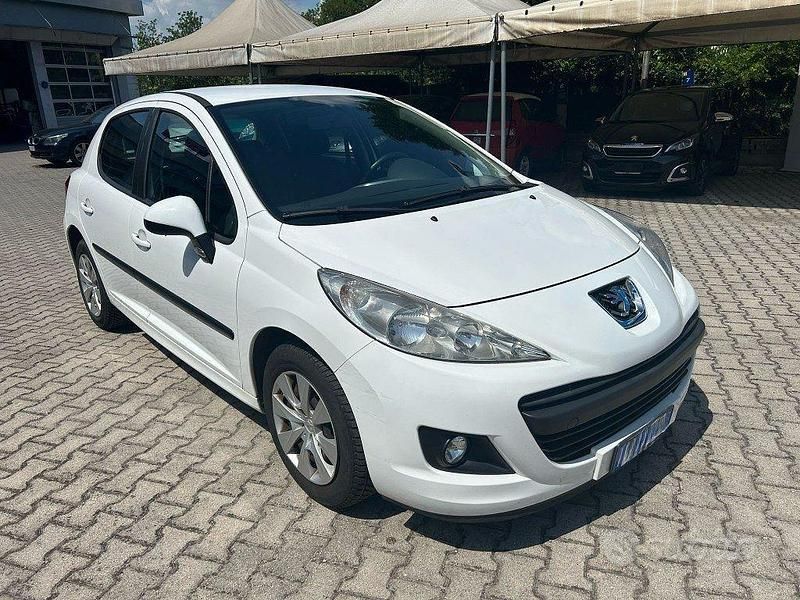 Usata Peugeot 207 75 CV (55 kW) 2010 Bianco(met.) Berlina