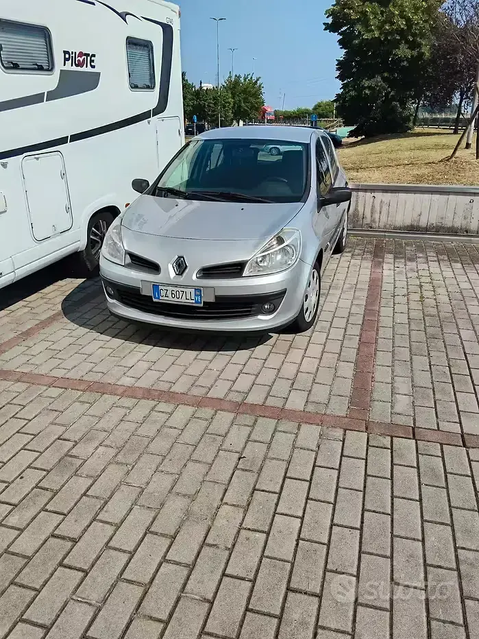 Usata Renault Clio III 98 CV (72 kW) 2006 Grigio Berlina