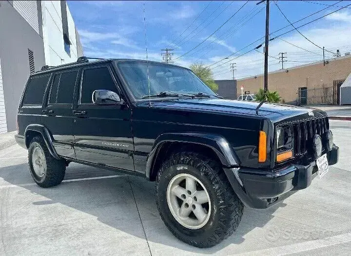 Usata Jeep Cherokee Limited 177 CV (130 kW) 2001 Nero SUV