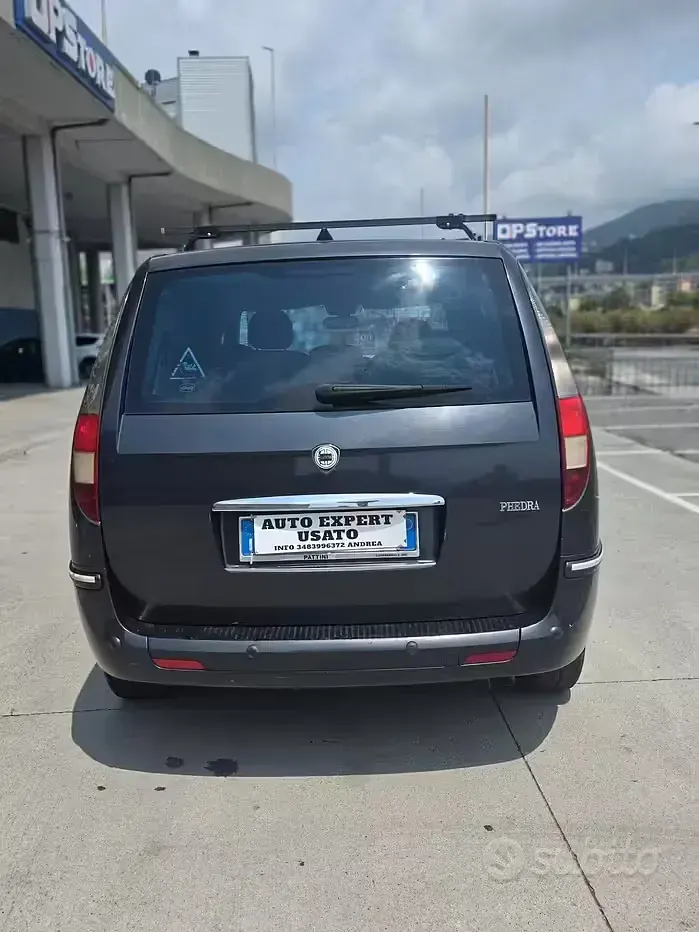 Usata Lancia Phedra 128 CV (94 kW) 2003 Grigio Monovolume
