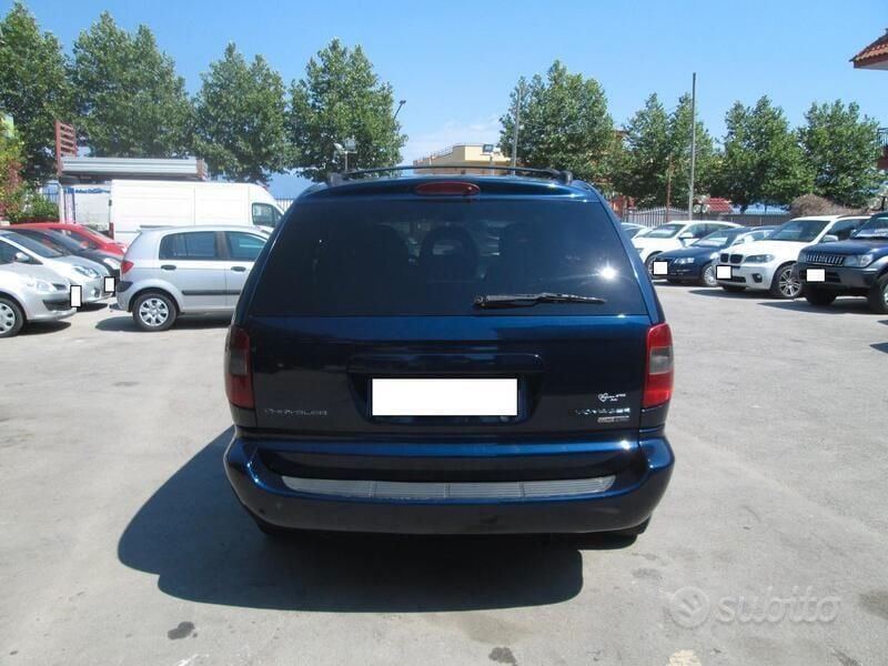 Usata Chrysler Voyager 150 CV (110 kW) 2005 Blu Monovolume