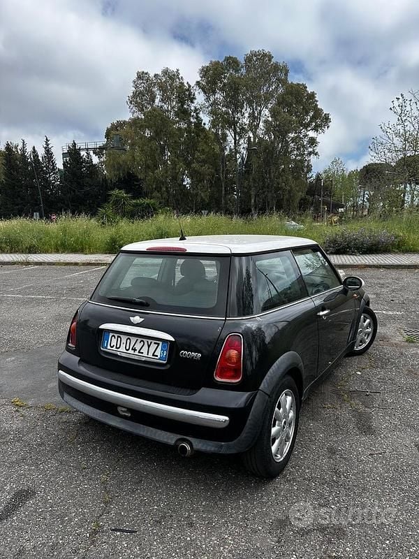 Usado Mini Cooper 116 HP (85 kW) 2003 Preto Citadino
