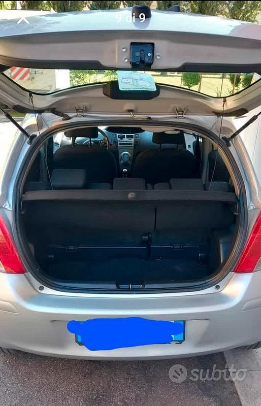 Usata Toyota Yaris Sol 90 CV (66 kW) 2011 Grigio Utilitaria