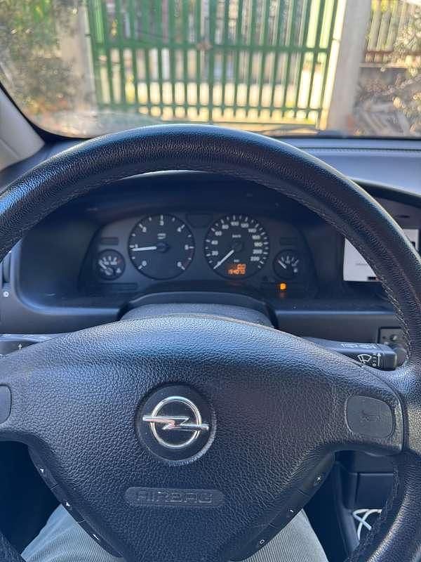 Usata Opel Zafira Elegance 125 CV (91 kW) 2002 Grigio Monovolume