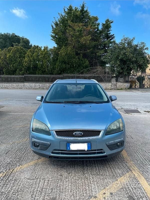 Begagnad Ford Focus 2006 Blå Kombi