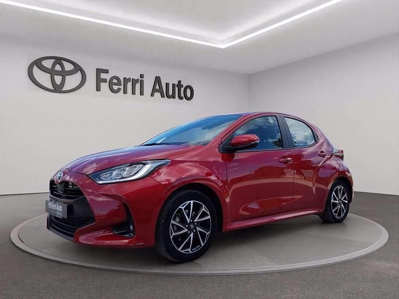 Usata Toyota Yaris Hybrid Trend 116 CV (85 kW) 2023 Emotional red Berlina