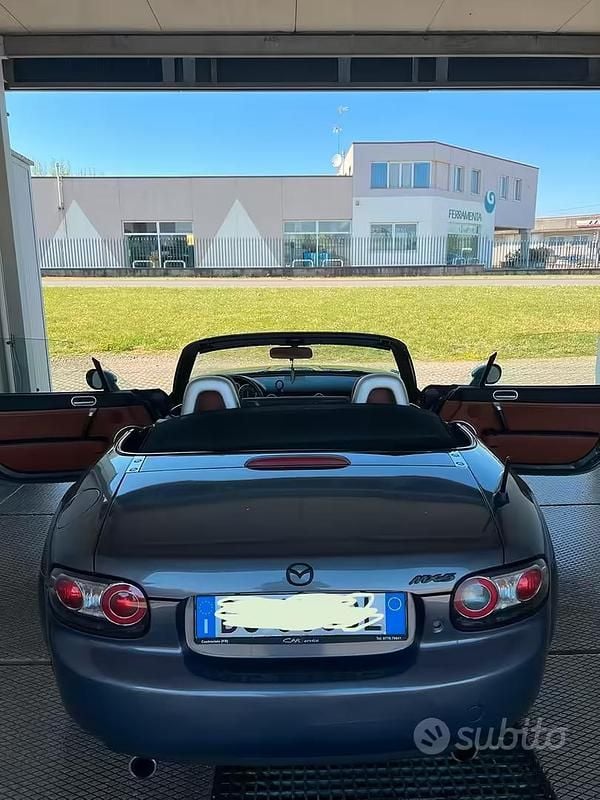 Usata Mazda MX5 High 126 CV (92 kW) 2007 Grigio Cabrio