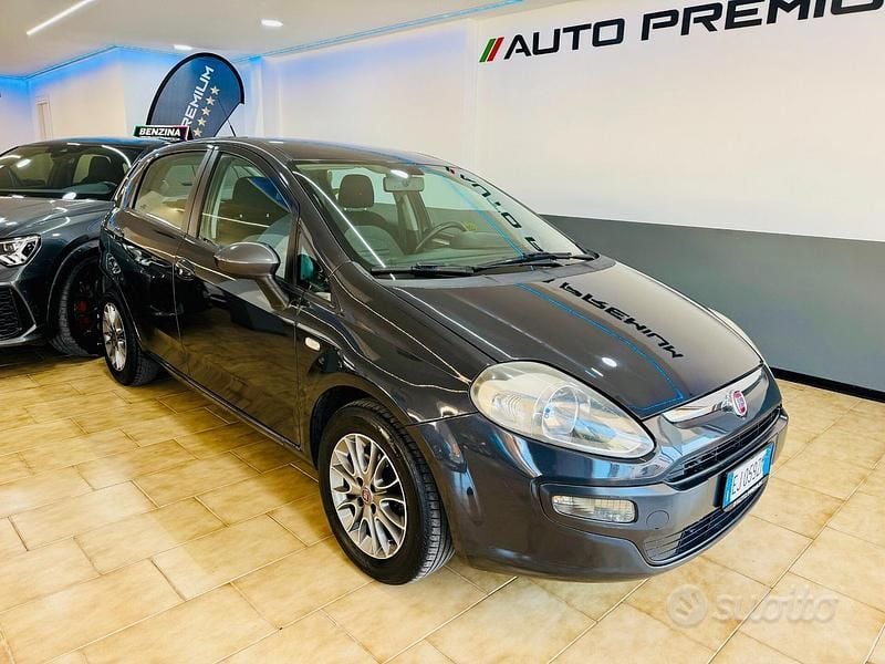 Begagnad Fiat Punto 95 HK (69 kW) 2011 Grå Halvkombi