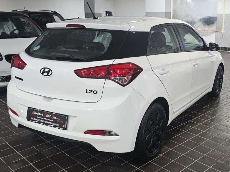Usata Hyundai i20 75 CV (55 kW) 2016 Alpine white Berlina