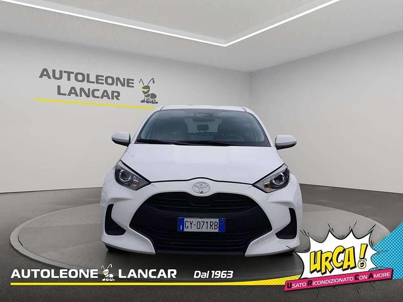 Usata Toyota Yaris Hybrid Active 92 CV (67 kW) 2025 Bianco Berlina