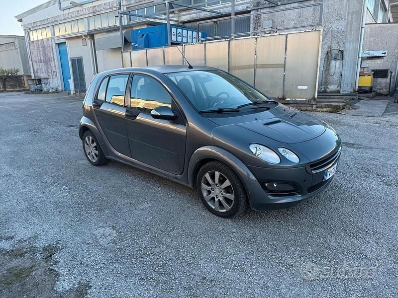 Usata Smart ForFour 95 CV (69 kW) 2005 Grigio Utilitaria