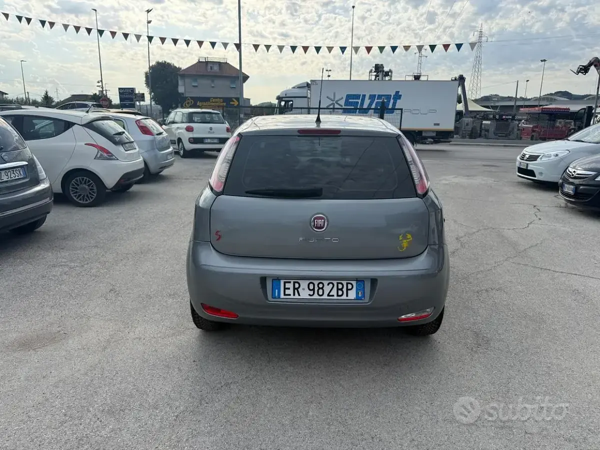 Usata Fiat Punto Lounge 69 CV (50 kW) 2013 Grigio Utilitaria