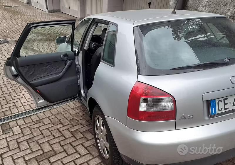 Usata Audi A3 102 CV (75 kW) 2002 Grigio Utilitaria
