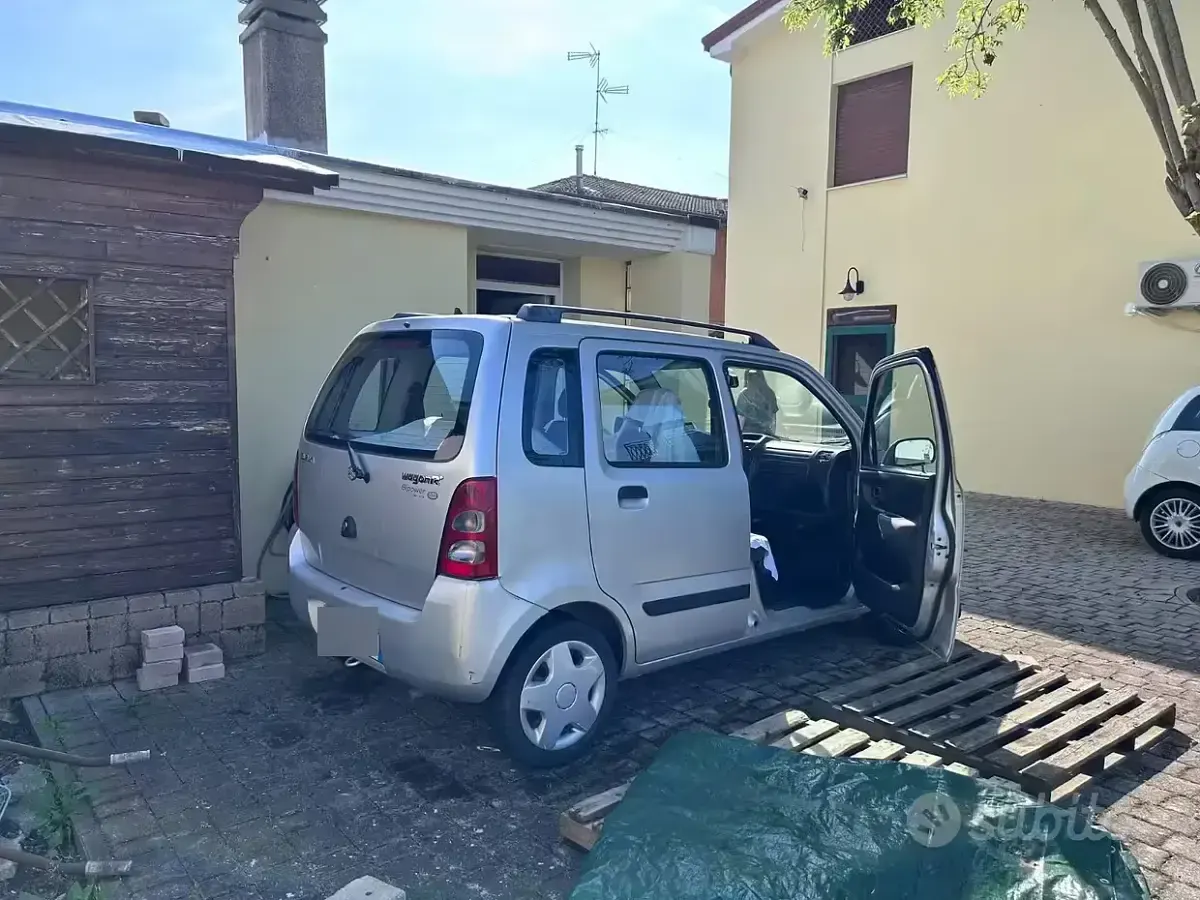 Usata Suzuki Wagon R+ 76 CV (55 kW) 2003 Grigio Monovolume