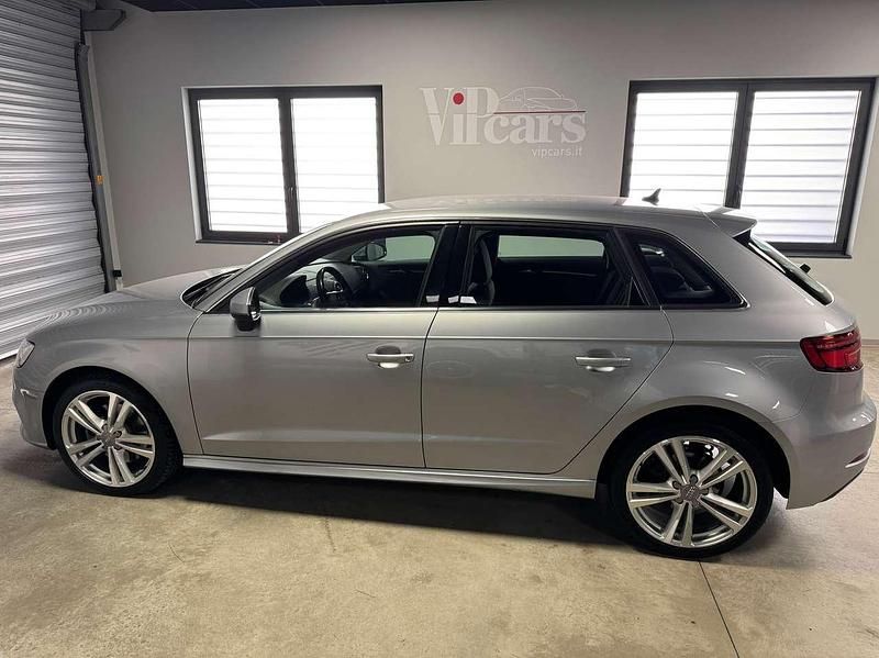Usata Audi A3 Sportback e-tron Admired 150 CV (110 kW) 2019 Grigio argento Utilitaria