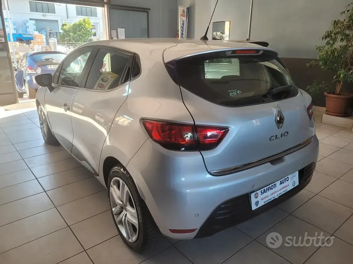 Usata Renault Clio IV Zen 75 CV (55 kW) 2018 Argento Berlina