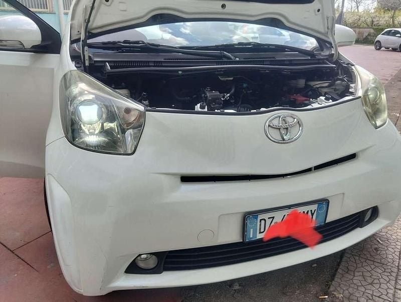 Usata Toyota iQ Executive 101 CV (74 kW) 2010 Utilitaria