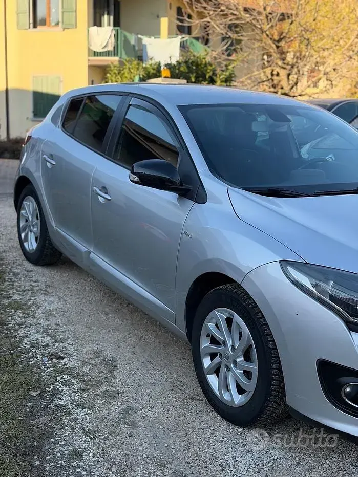 Usata Renault Mégane LIMITED 110 CV (80 kW) 2015 Grigio Berlina