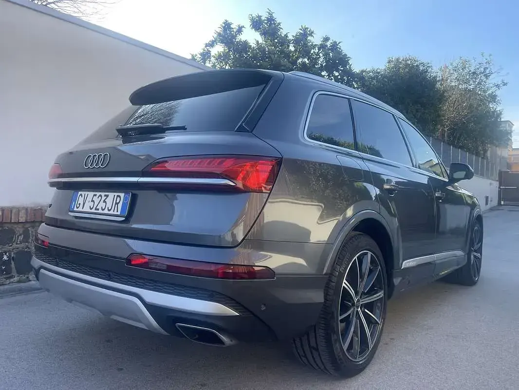Begagnad Audi Q7 Ambiente 286 HK (210 kW) 2024 Grå SUV